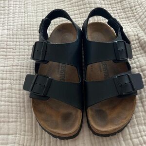 Birkenstock “Milano” narrow sandals in black!